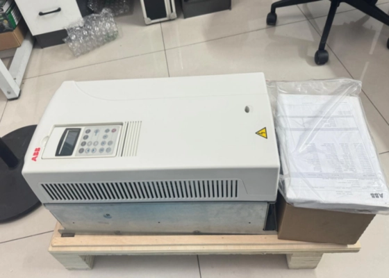 Phase 110 ACS800-01-0135-3+P901 3Phases 110 kW 160A ABB ACS800 general purpose series